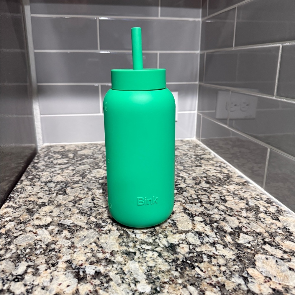 Bink Matte Green Drink Bottle with Straw